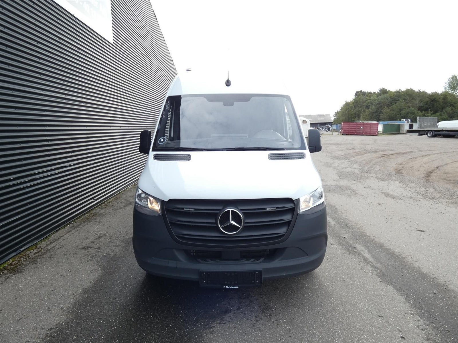 Hvid Mercedes Sprinter 317 fra 2024