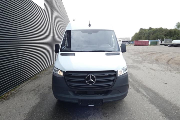 Hvid Mercedes Sprinter 317 fra 2024