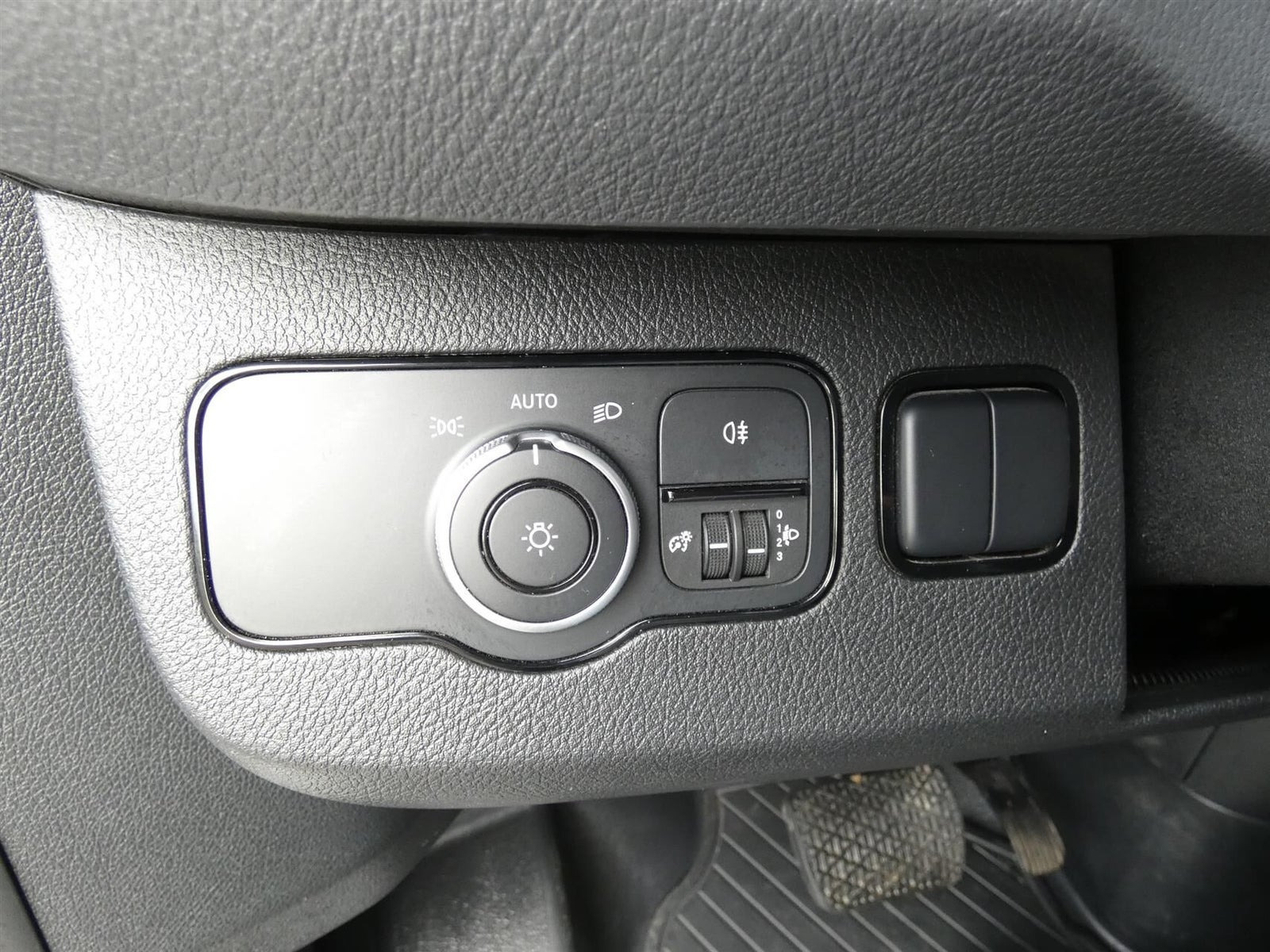 Hvid Mercedes Sprinter 317 fra 2024