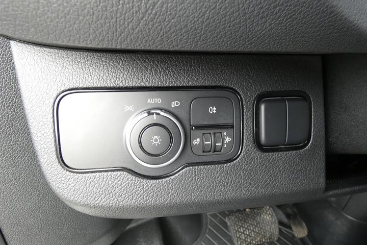 Hvid Mercedes Sprinter 317 fra 2024