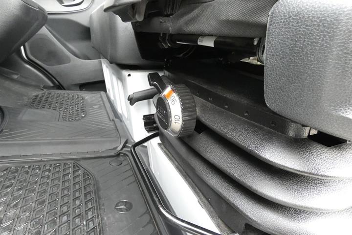 Hvid Mercedes Sprinter 317 fra 2024
