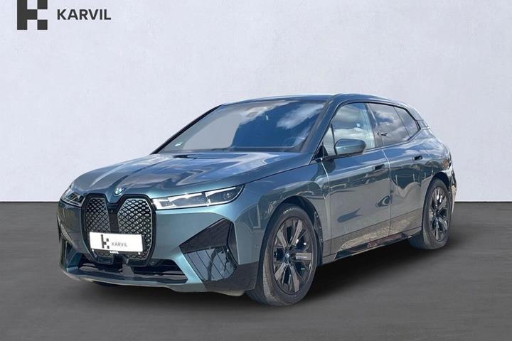 Grå BMW iX fra 2023