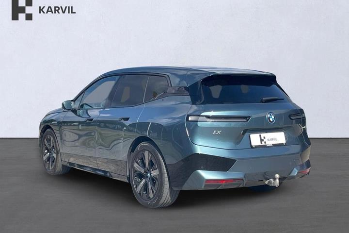 Grå BMW iX fra 2023