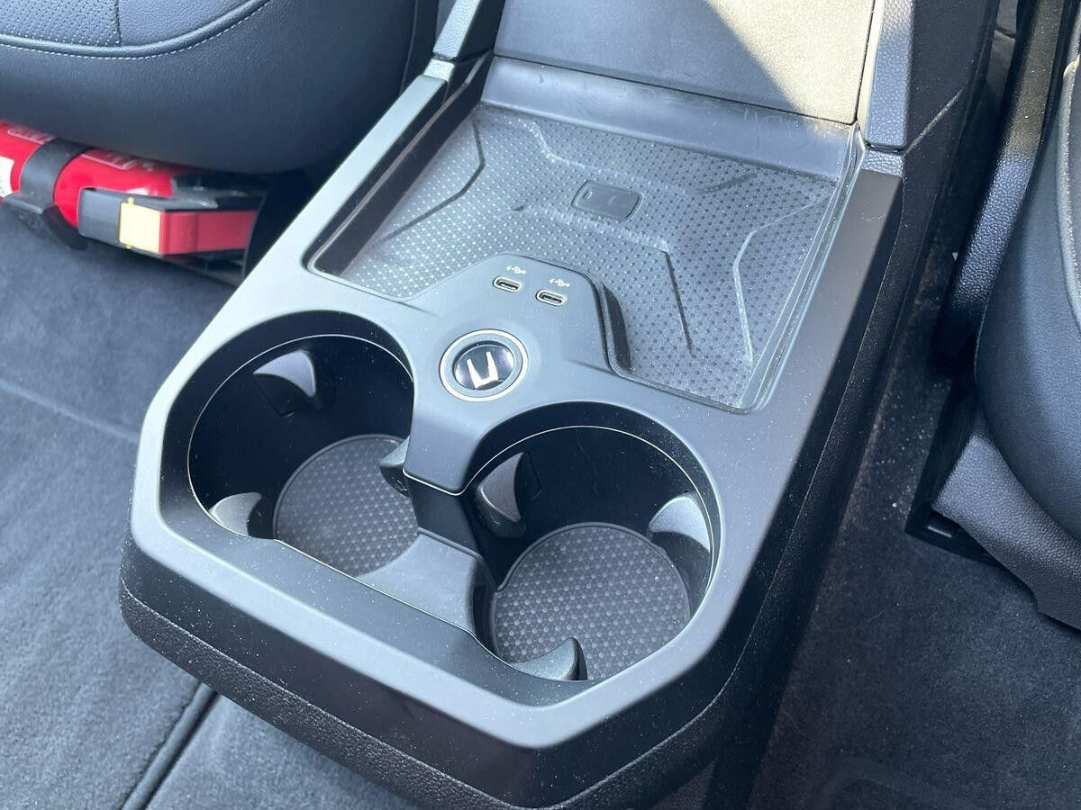 Grå BMW iX fra 2023