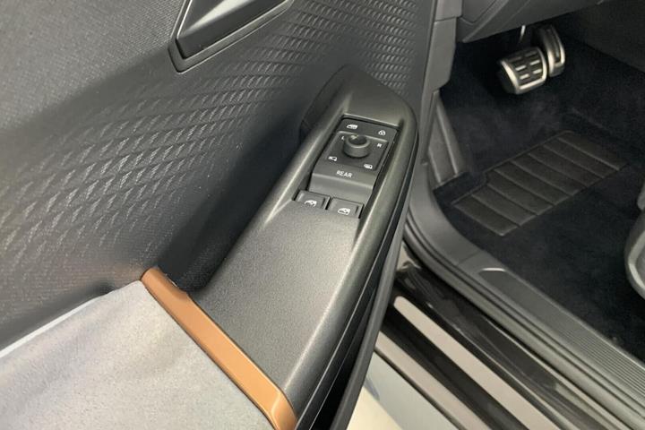 Grå Cupra Born fra 2022