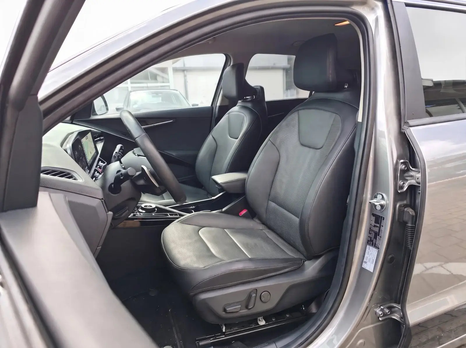 Sølv Kia Niro fra 2024