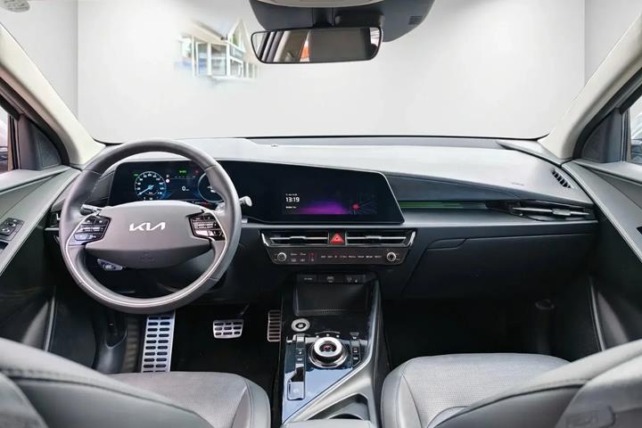 Sølv Kia Niro fra 2024