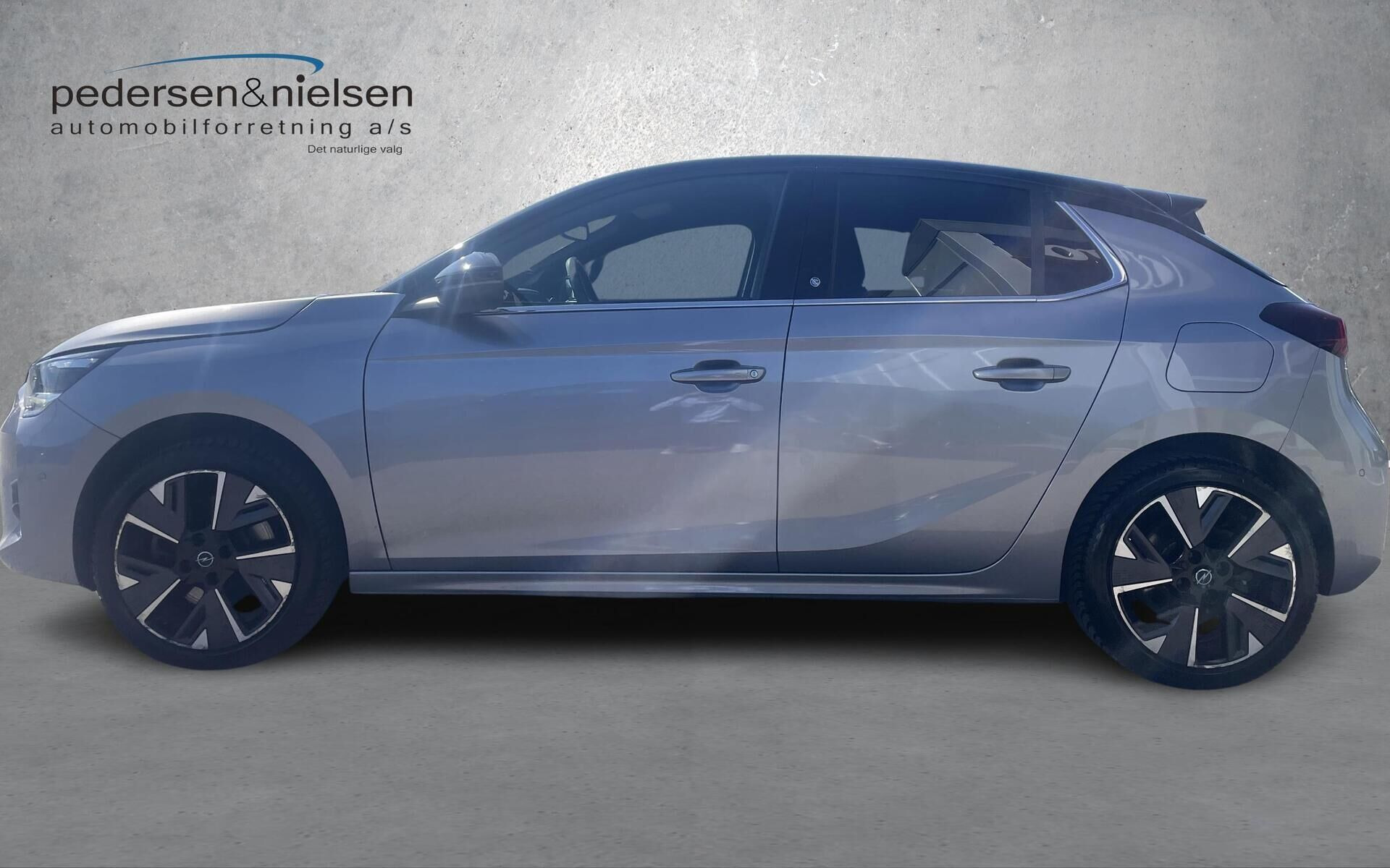 Grå Opel Corsa-e fra 2021