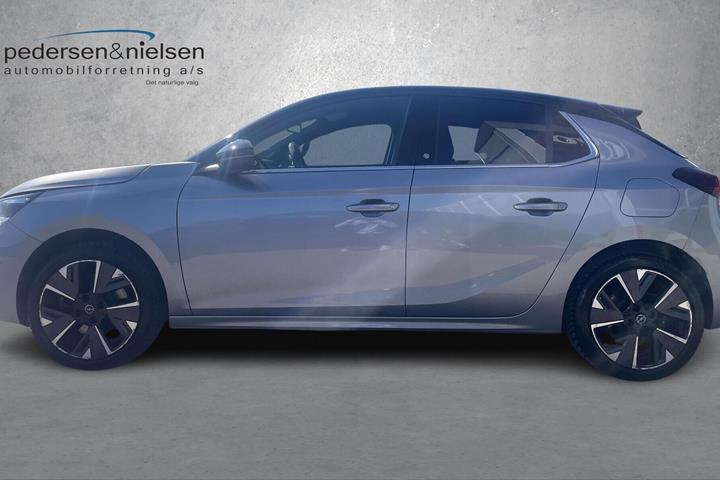 Grå Opel Corsa-e fra 2021