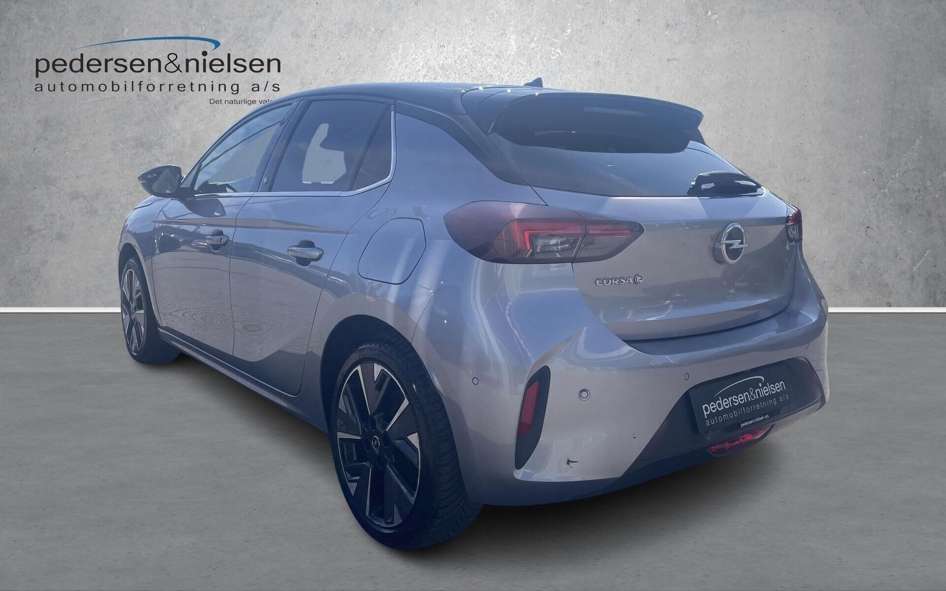 Grå Opel Corsa-e fra 2021