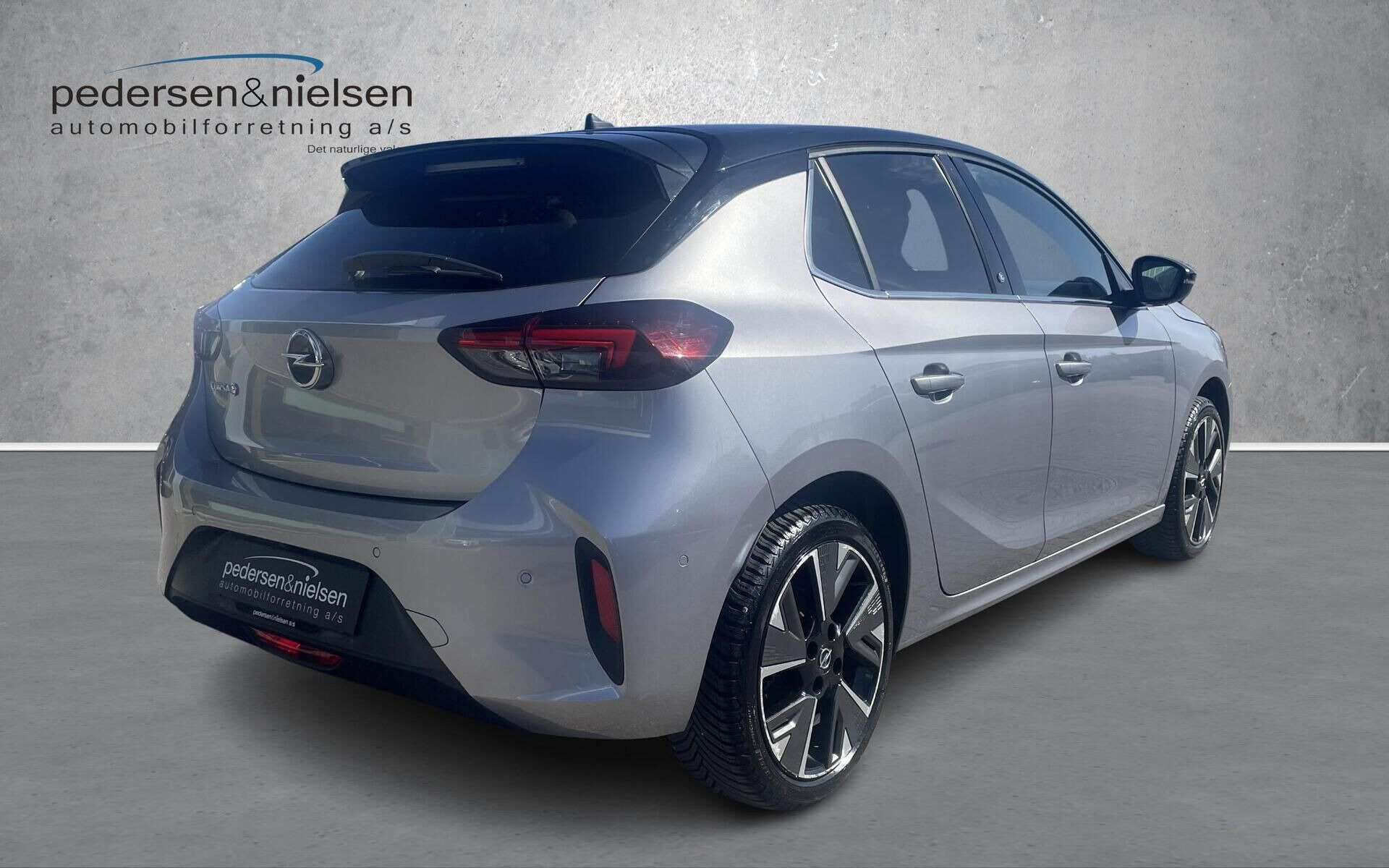 Grå Opel Corsa-e fra 2021