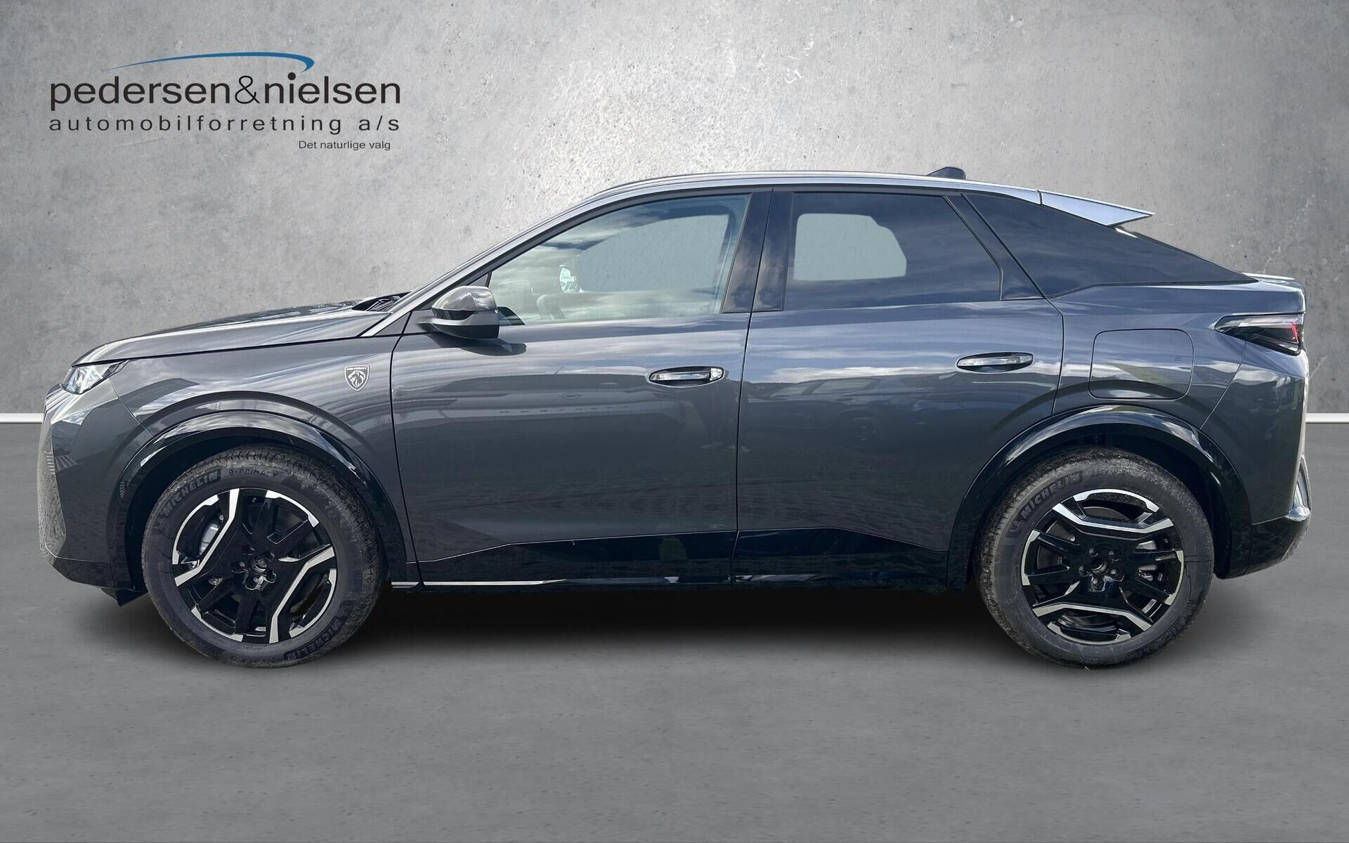 Grå Peugeot e-3008 fra 2026