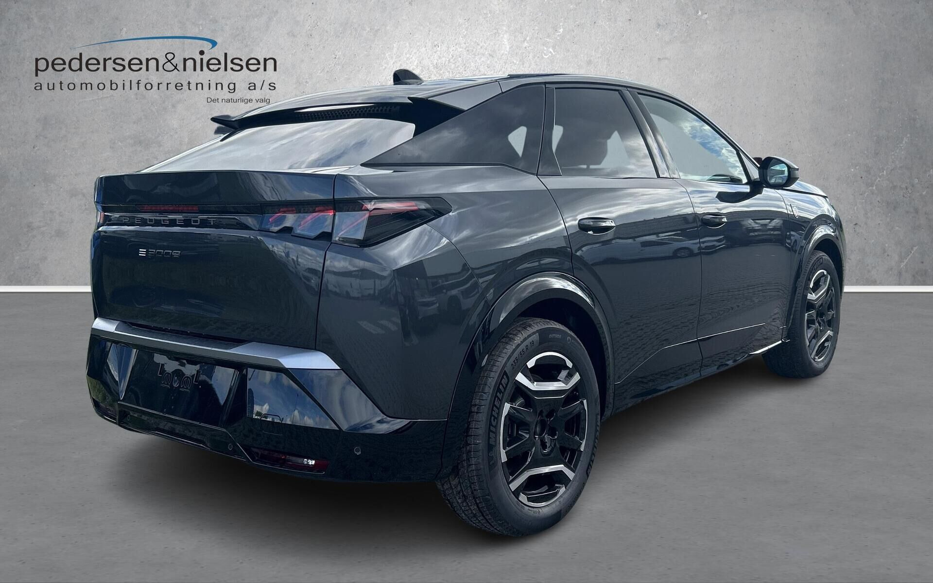 Grå Peugeot e-3008 fra 2026