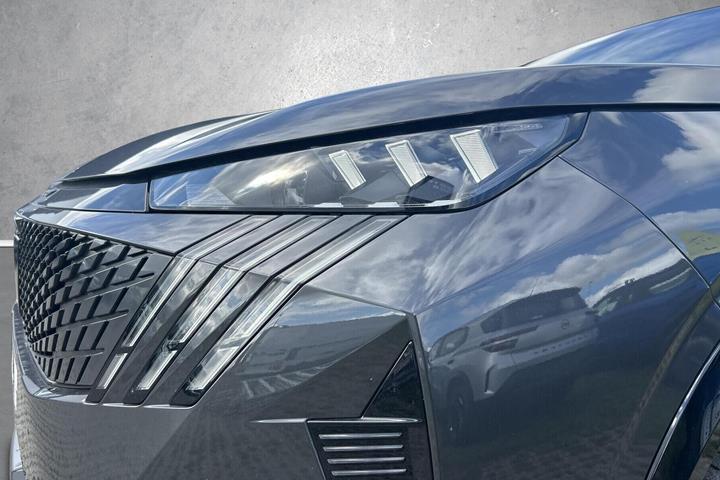 Grå Peugeot e-3008 fra 2026