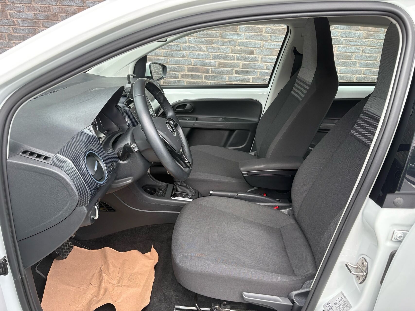 Hvid VW e-up fra 2021