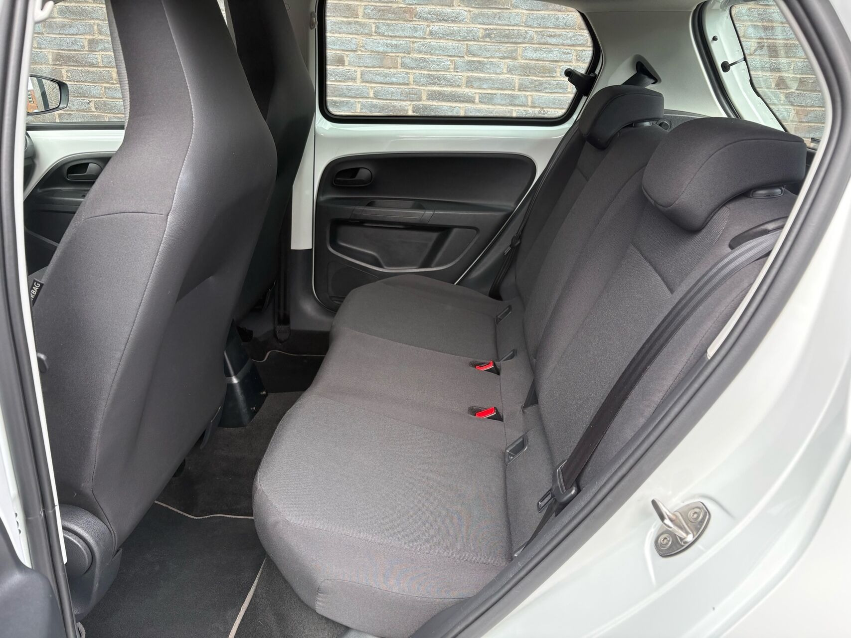Hvid VW e-up fra 2021