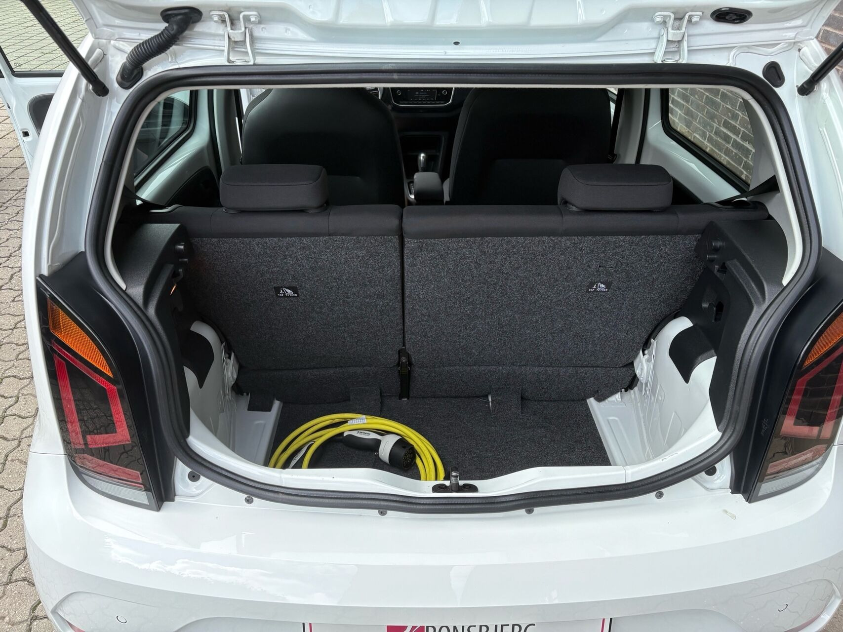 Hvid VW e-up fra 2021