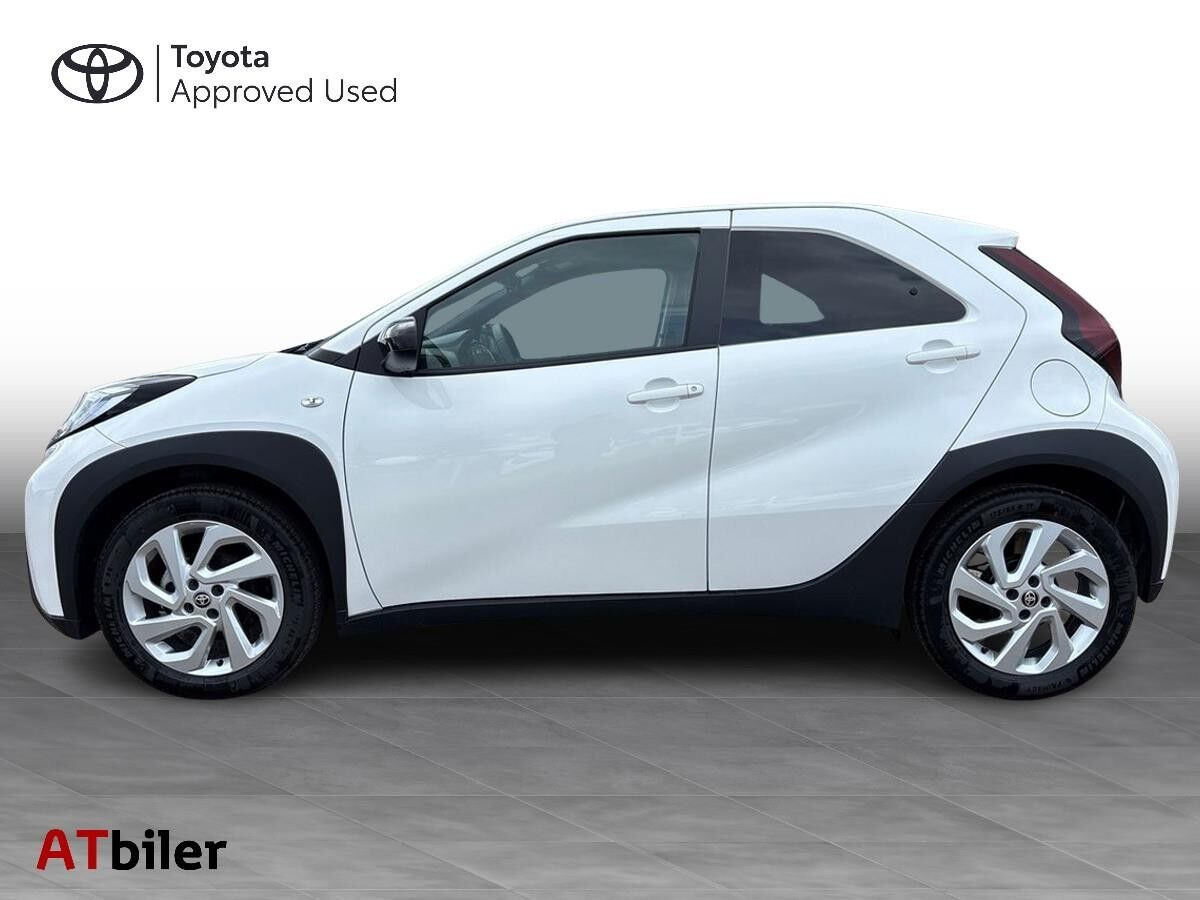 Hvid Toyota Aygo X fra 2025