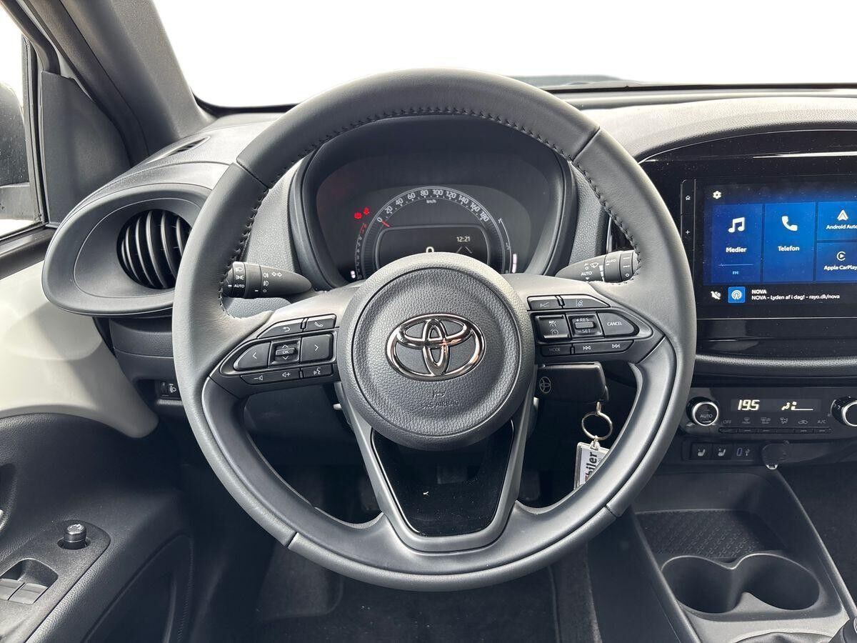 Hvid Toyota Aygo X fra 2025