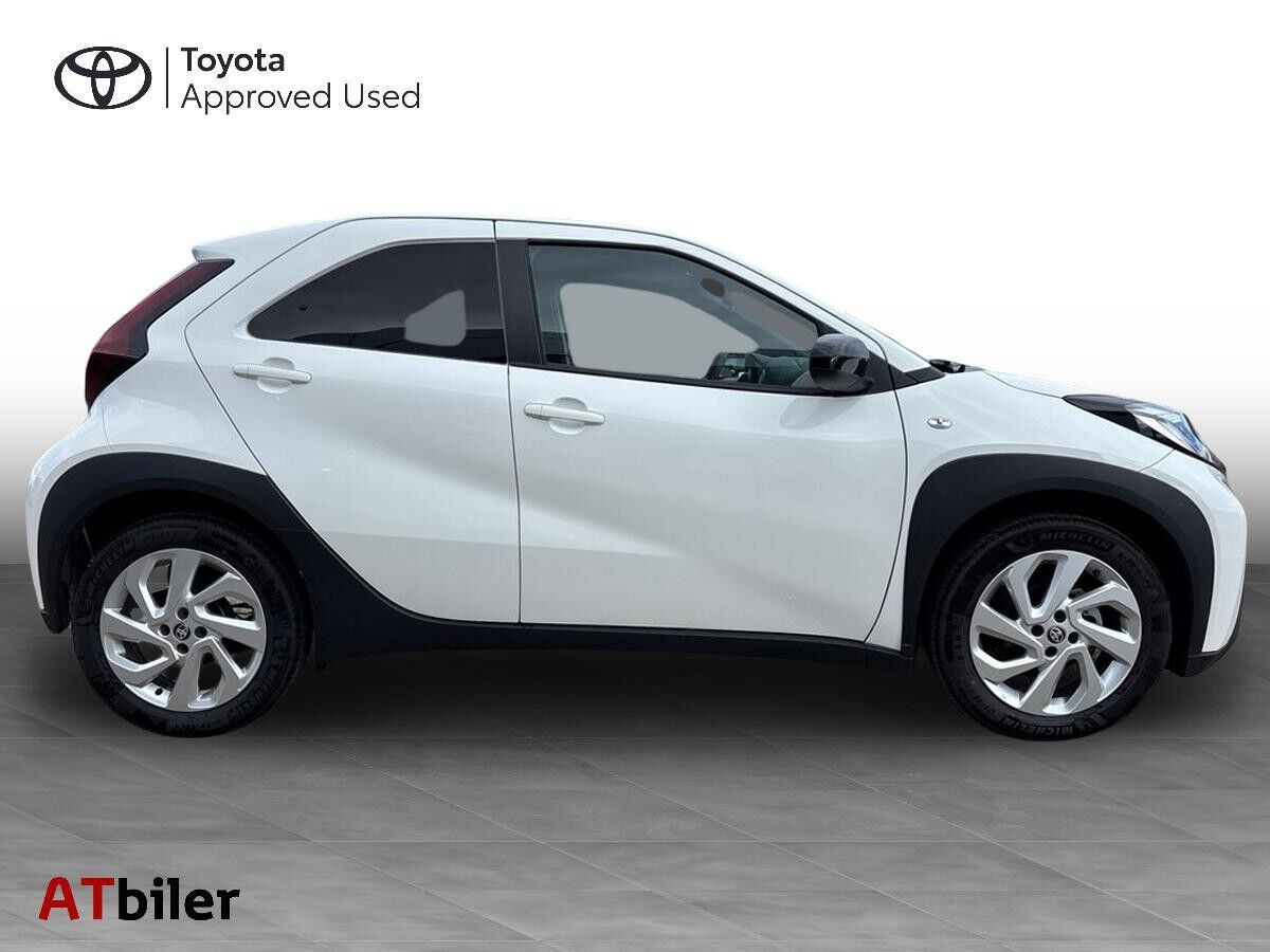 Hvid Toyota Aygo X fra 2025