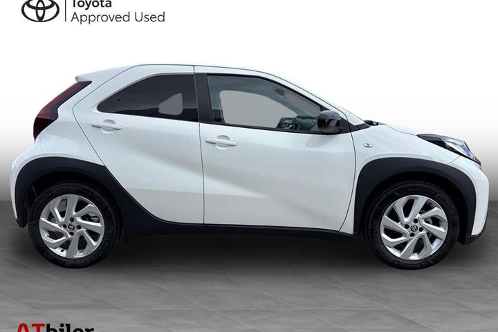 Hvid Toyota Aygo X fra 2025