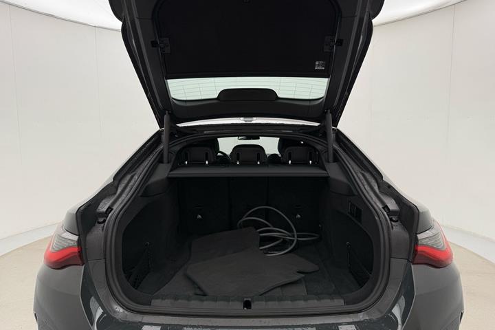 Grå BMW i4 fra 2022