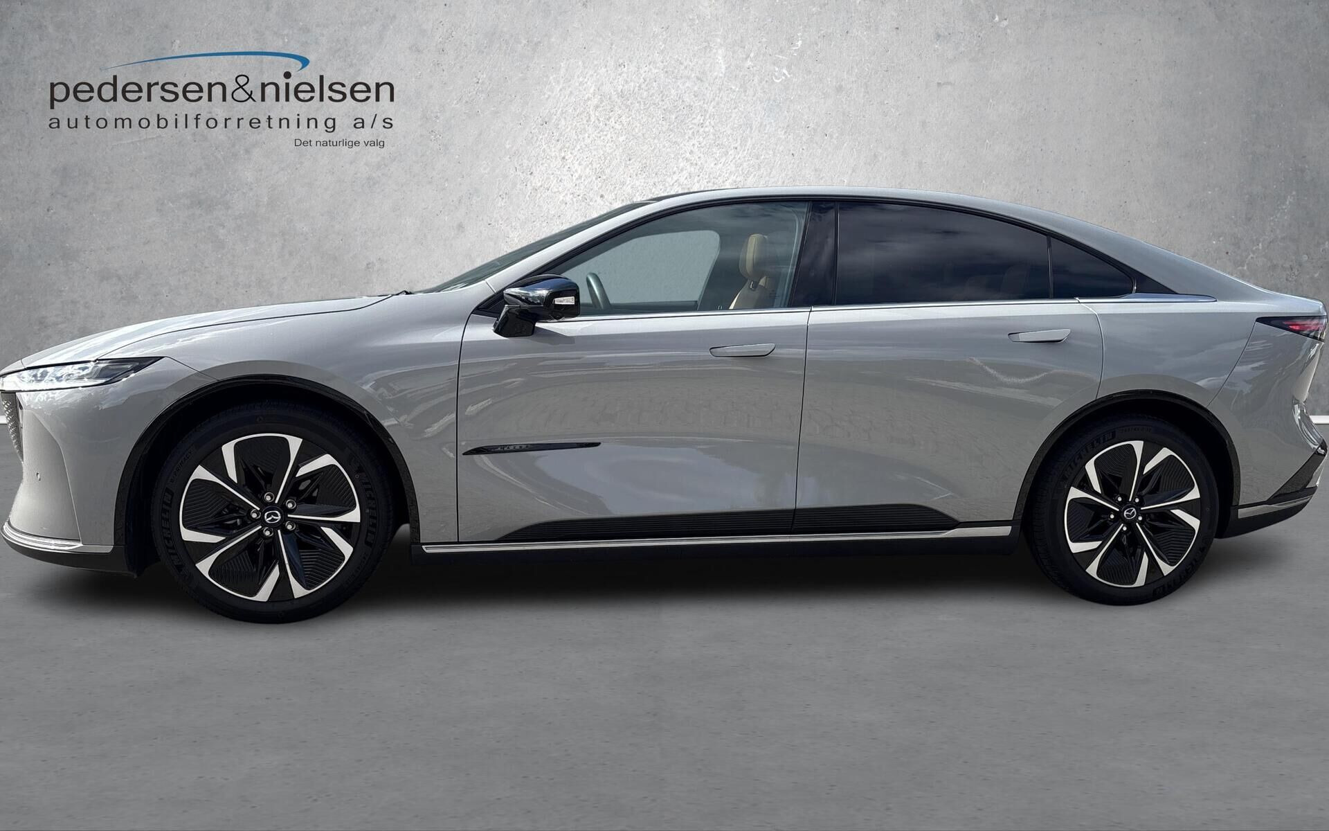 Grå Mazda 6e fra 2026