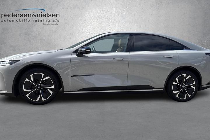 Grå Mazda 6e fra 2026
