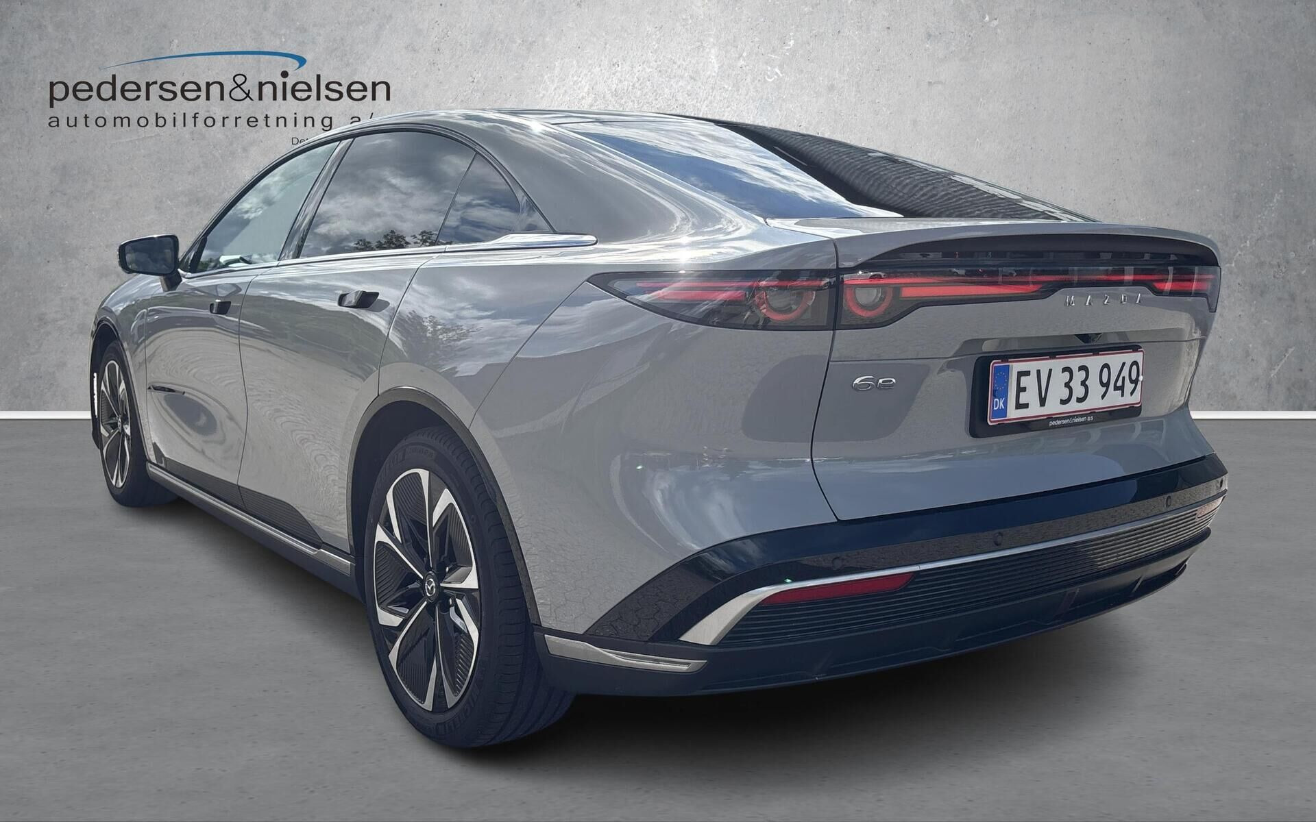 Grå Mazda 6e fra 2026