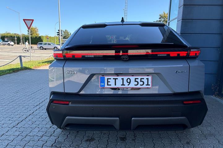 Grå Toyota Toyota C-HR+ fra 2026