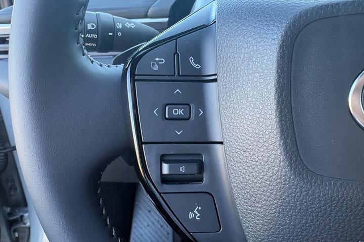 Grå Toyota Toyota C-HR+ fra 2026