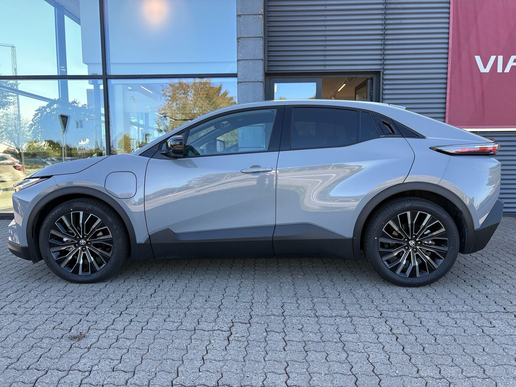 Grå Toyota Toyota C-HR+ fra 2026