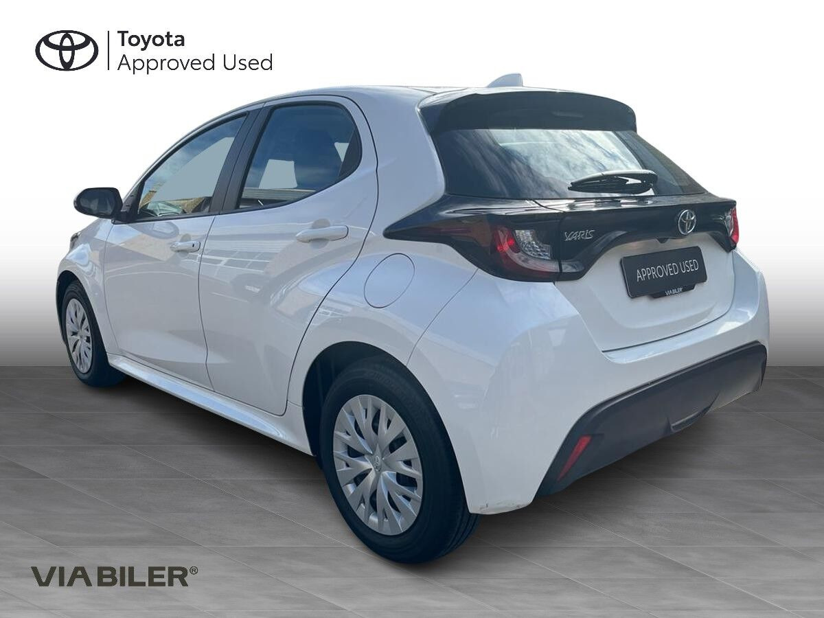Hvid Toyota Yaris fra 2022
