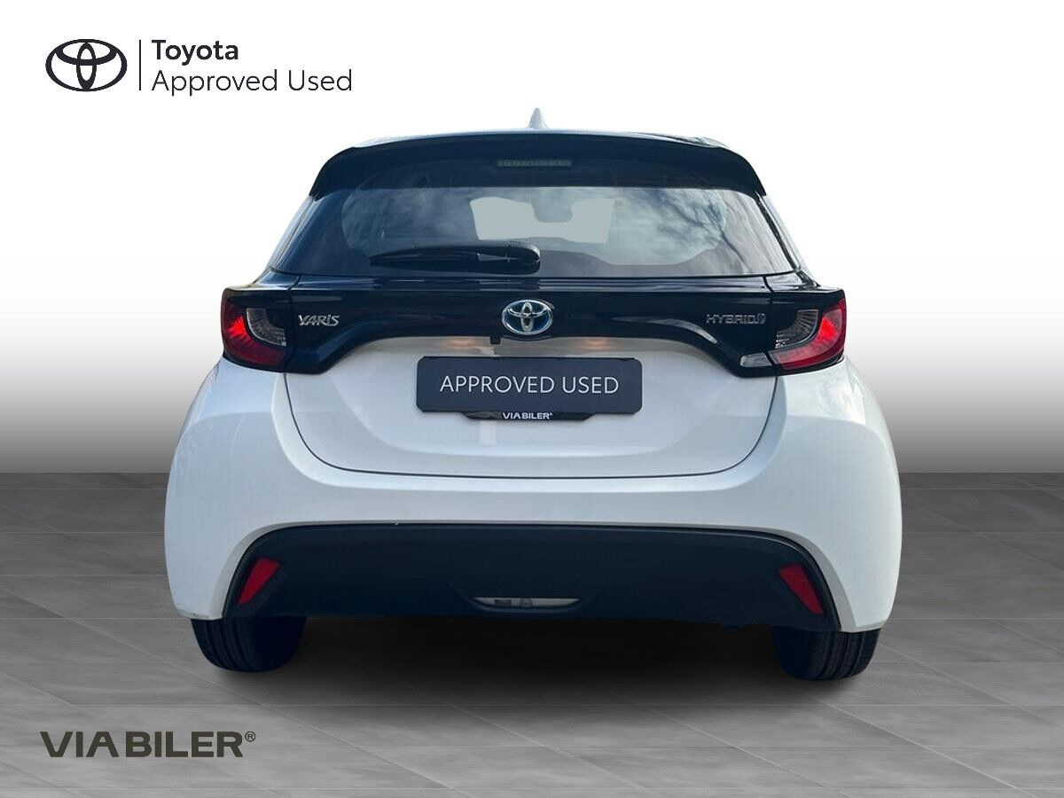 Hvid Toyota Yaris fra 2022