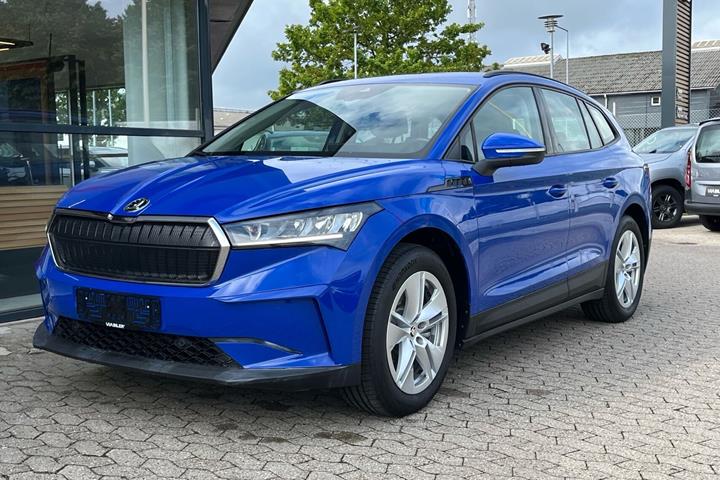 Blå Skoda Enyaq fra 2023