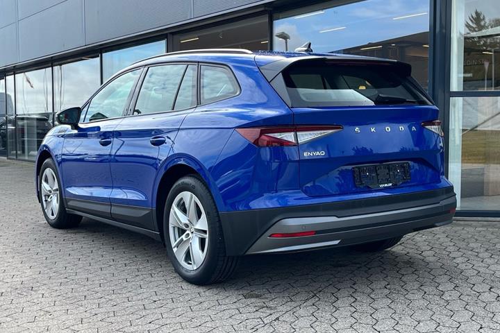 Blå Skoda Enyaq fra 2023