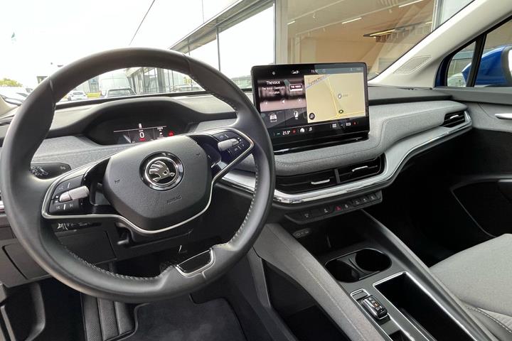 Blå Skoda Enyaq fra 2023