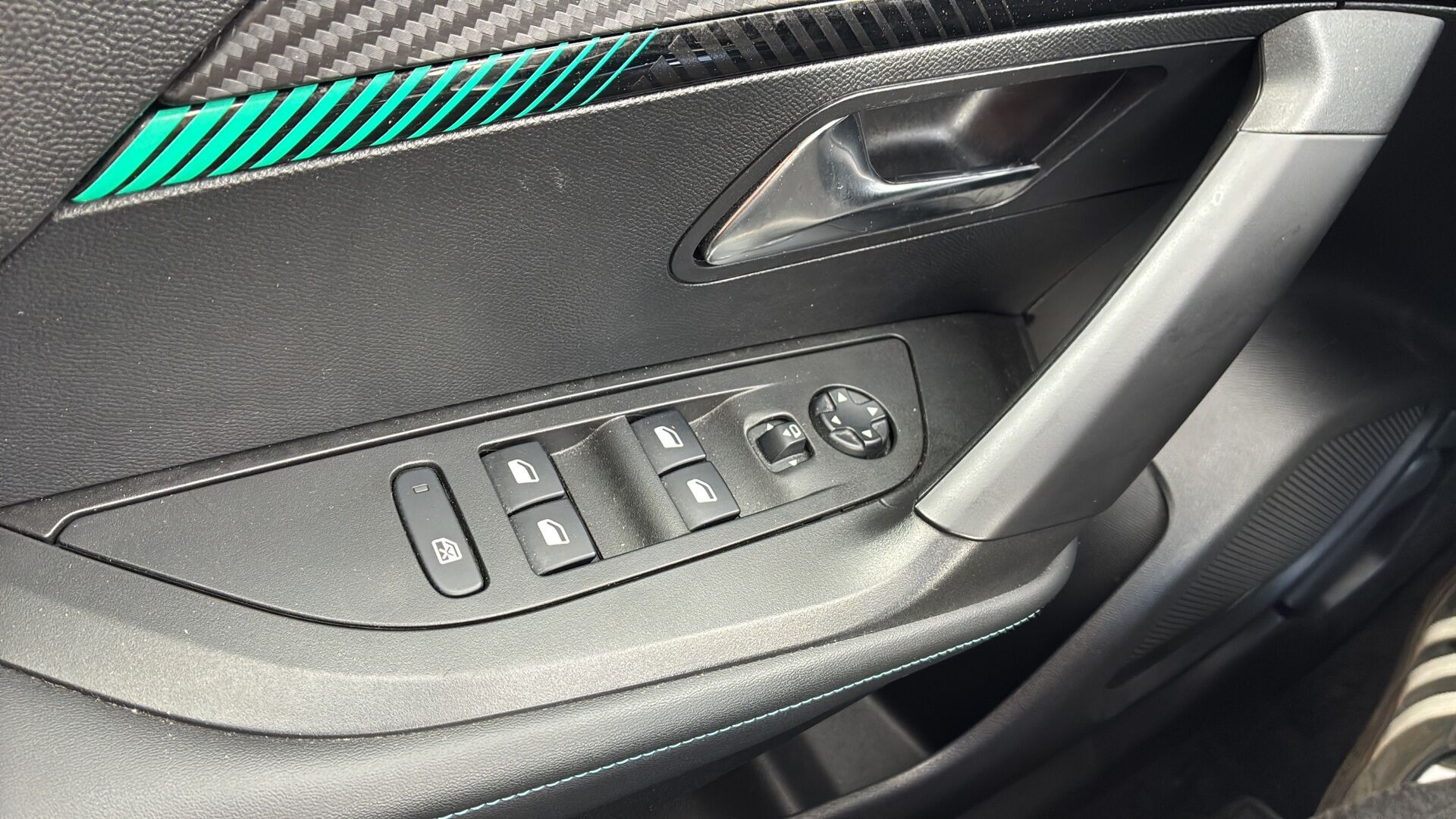 Sølv Peugeot 2008 fra 2021