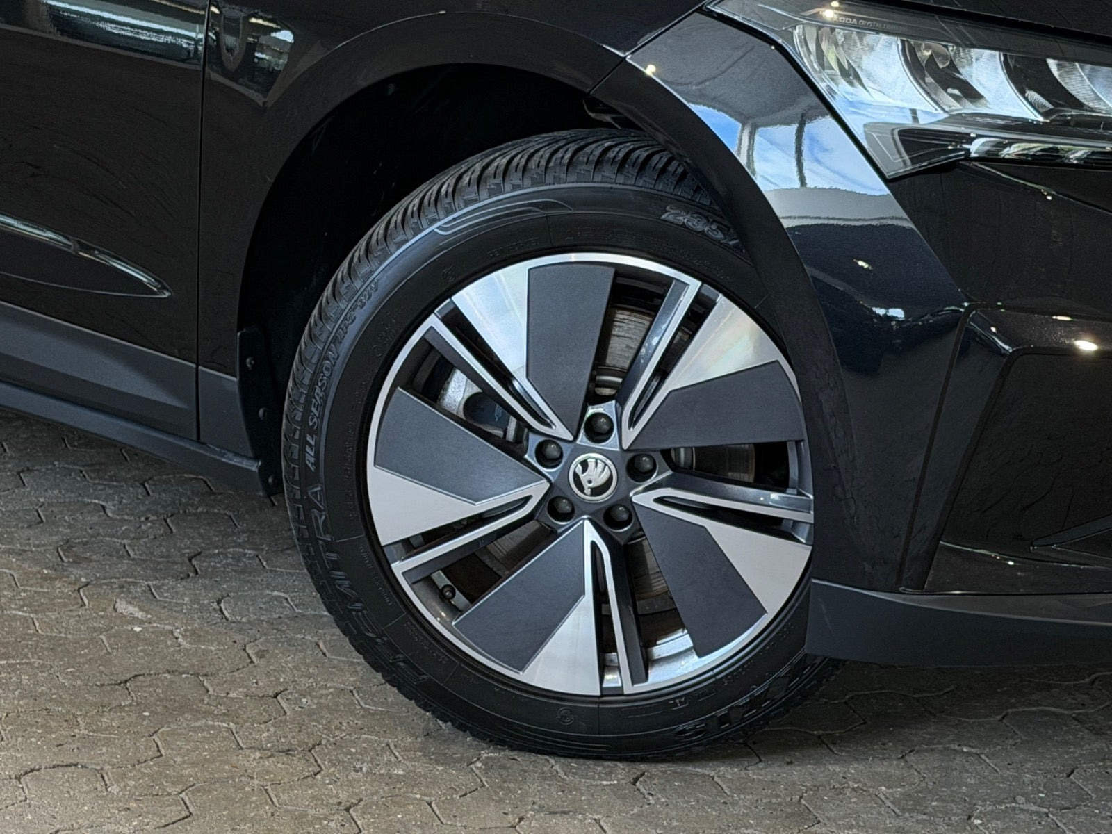 Sort Skoda Enyaq fra 2025