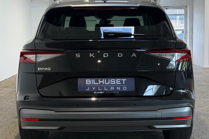 Sort Skoda Enyaq fra 2025