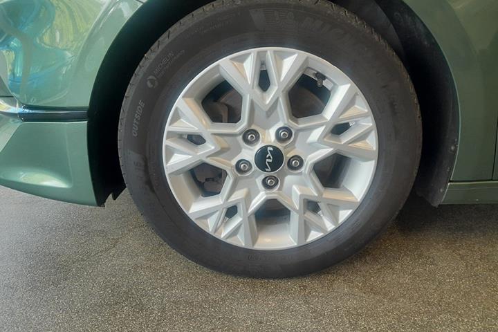 Grøn Kia Ceed fra 2023