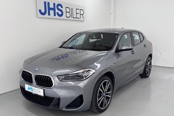 Grå BMW X2 fra 2021 set udefra
