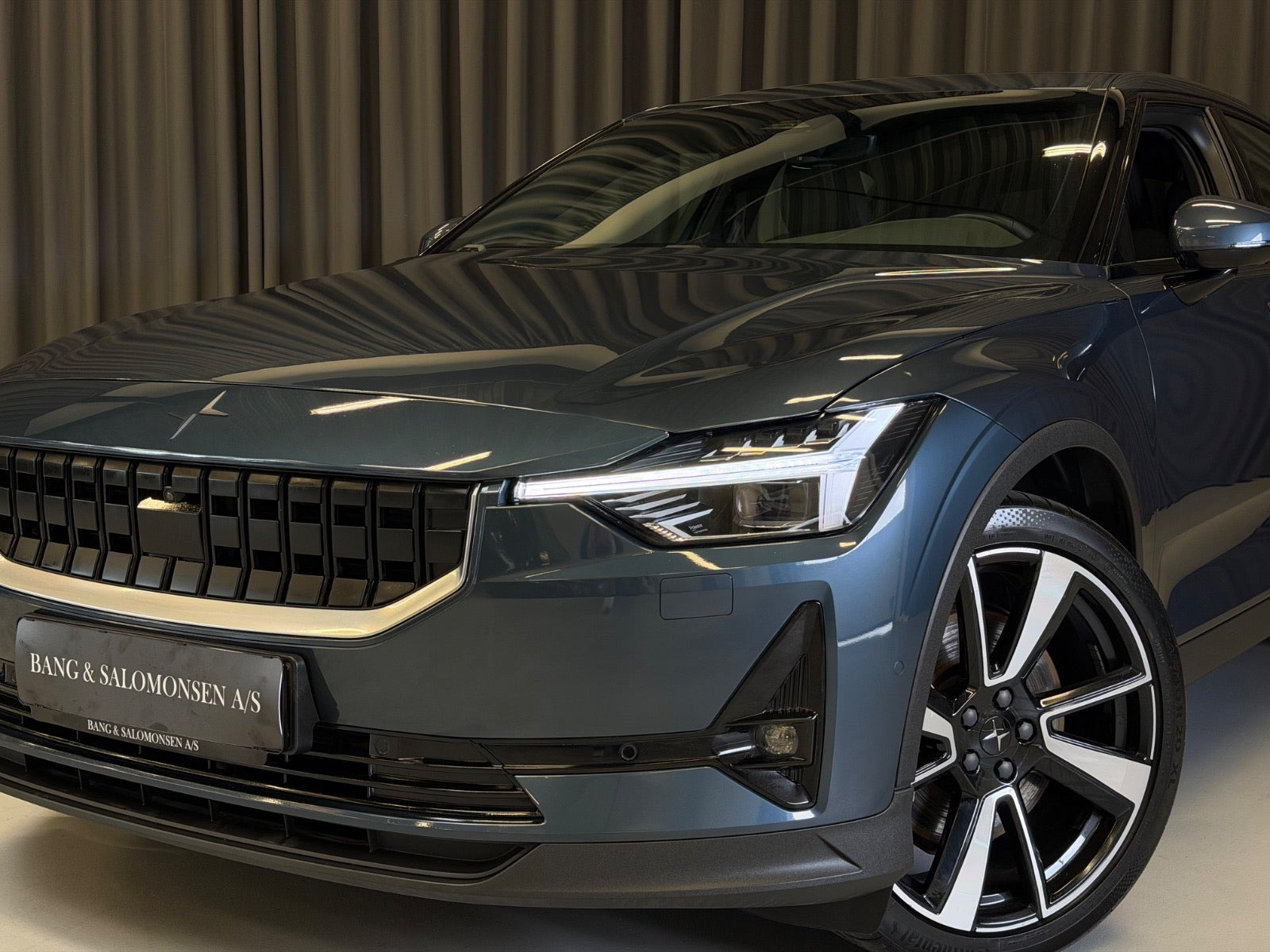 Blå Polestar 2 fra 2021