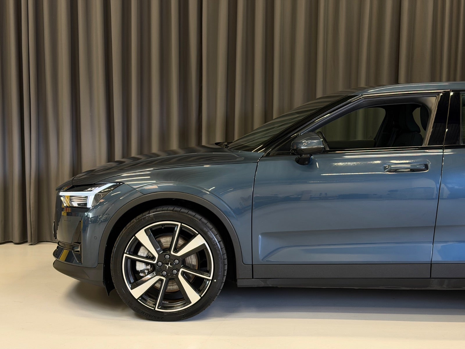 Blå Polestar 2 fra 2021