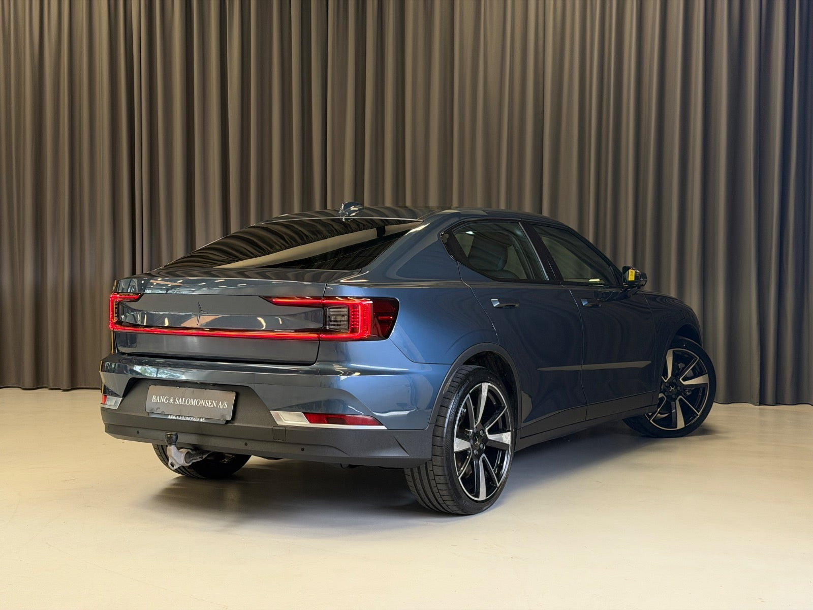 Blå Polestar 2 fra 2021