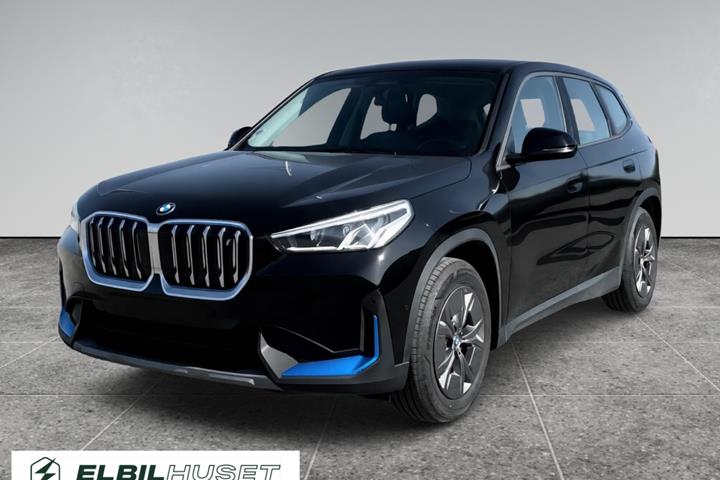 Sort BMW iX1 fra 2023 set udefra
