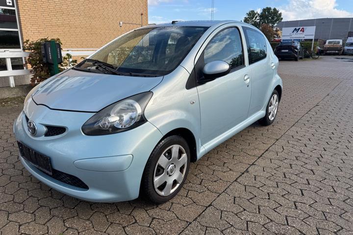 Rød Toyota Aygo fra 2007