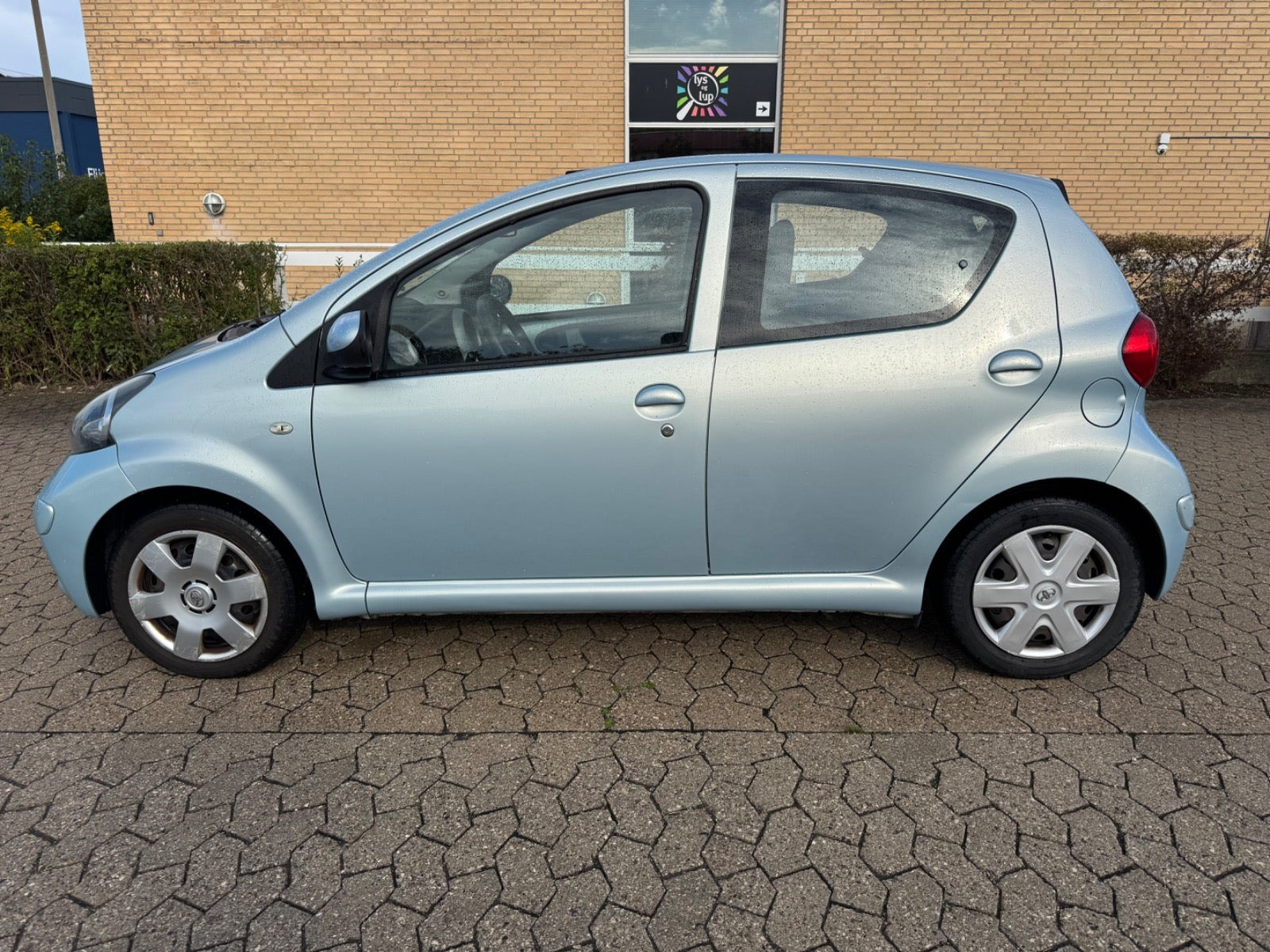 Rød Toyota Aygo fra 2007