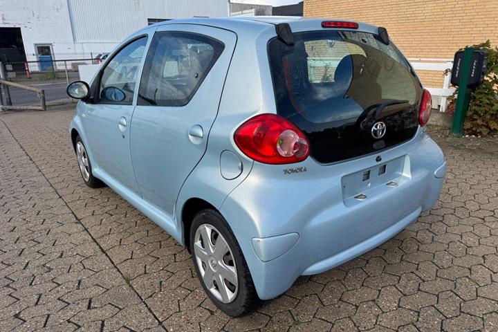Rød Toyota Aygo fra 2007
