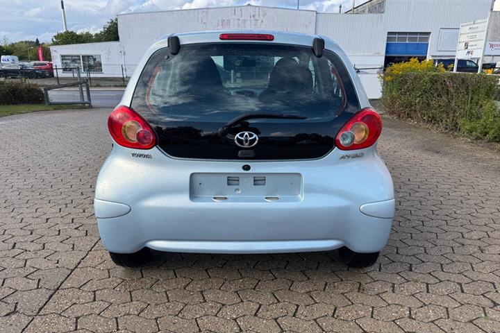 Rød Toyota Aygo fra 2007